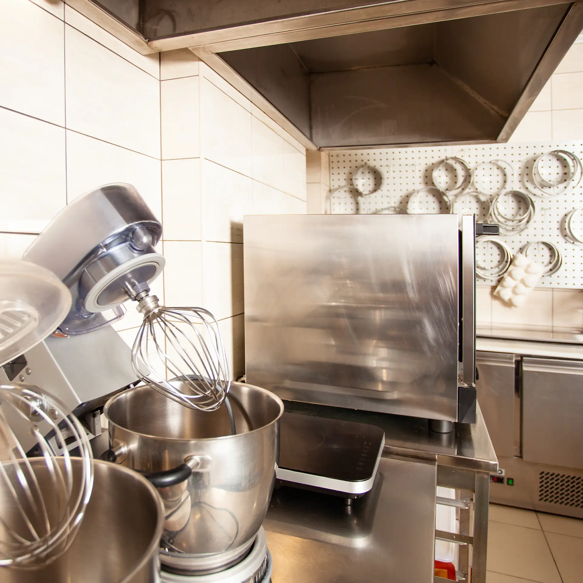 Stainless steel equipment for baking