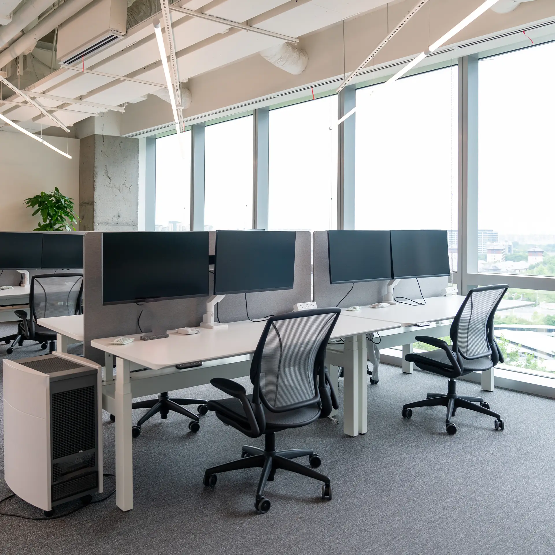 Modern office equipped with automatic lifting tables and LCD screens