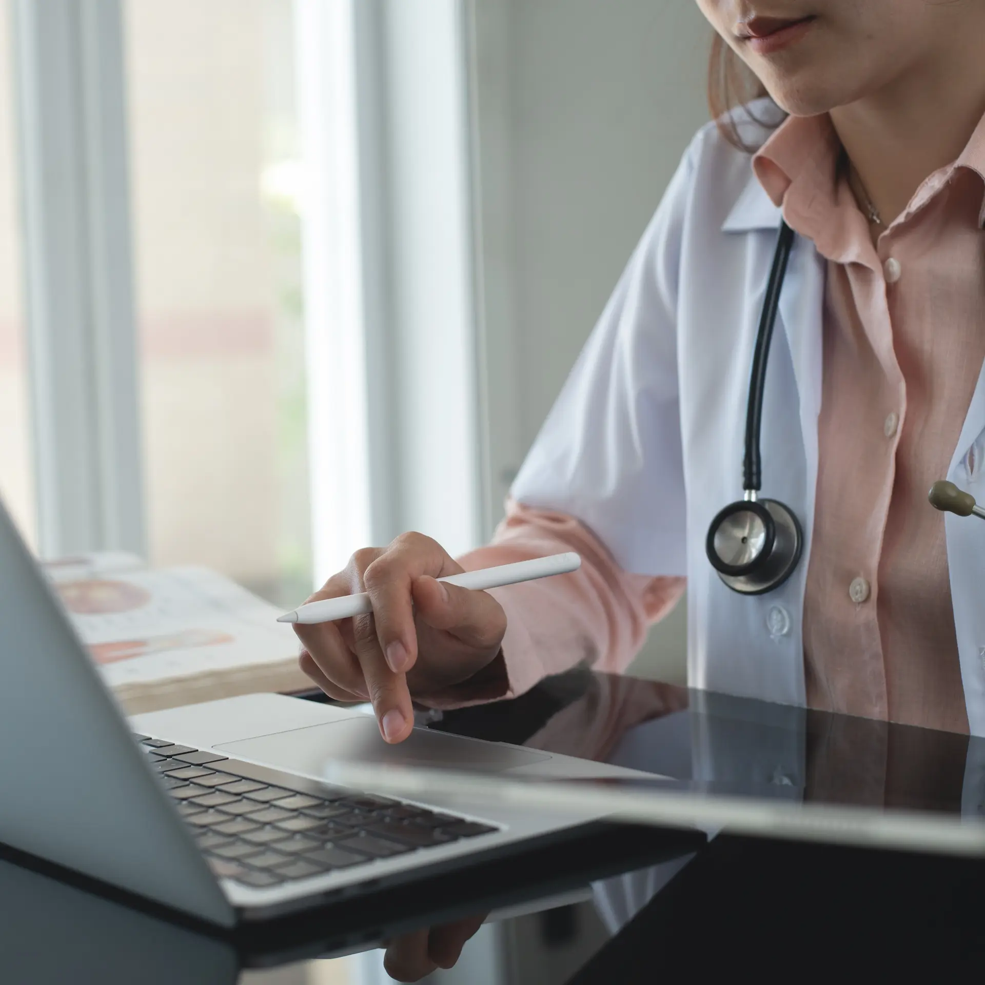 A medical professional process an equipment finance application online with Jade Finance.